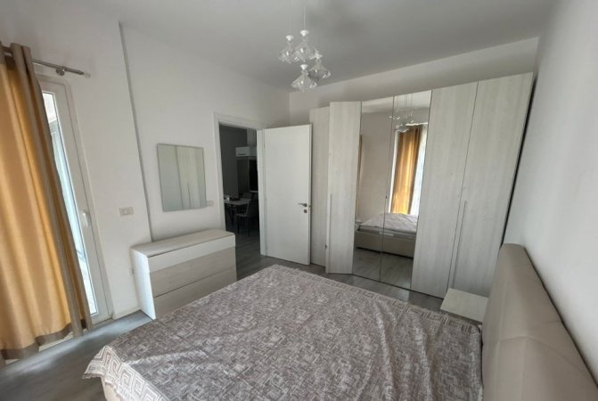 Tirane, jepet me qera apartament 2+1+Ballkon Kati 3, 80 m² 650 € (Rruga 5 maj prane emerald center)