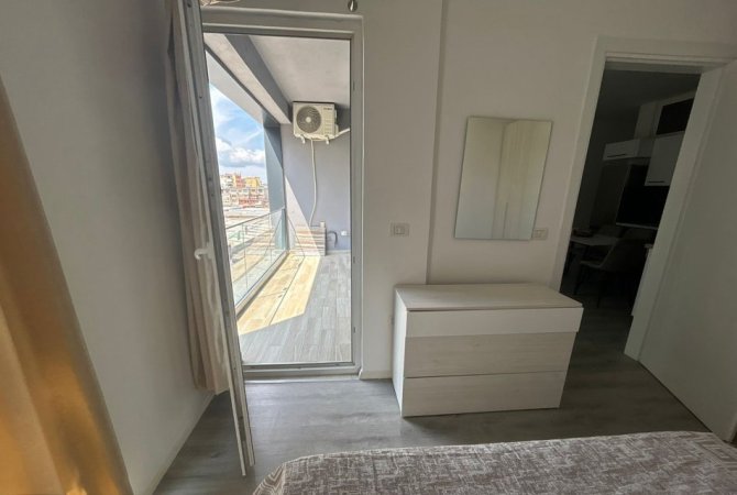 Tirane, jepet me qera apartament 2+1+Ballkon Kati 3, 80 m² 650 € (Rruga 5 maj prane emerald center)