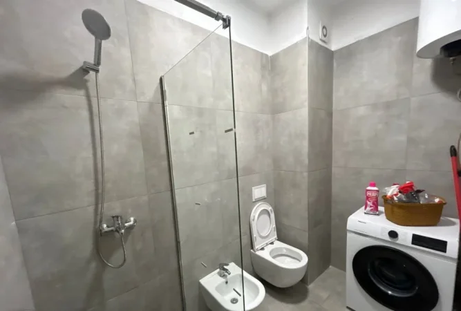 Tirane, jepet me qera apartament 2+1+Ballkon Kati 3, 80 m² 650 € (Rruga 5 maj prane emerald center)