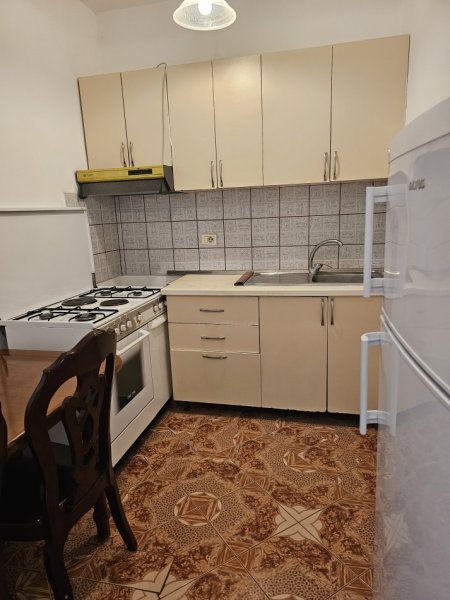 Tirane, jepet me qera shtepi 2+1+Ballkon Kati 1, 70 m² 45.000 Lek