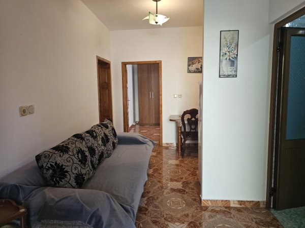 Tirane, jepet me qera shtepi 2+1+Ballkon Kati 1, 70 m² 45.000 Lek