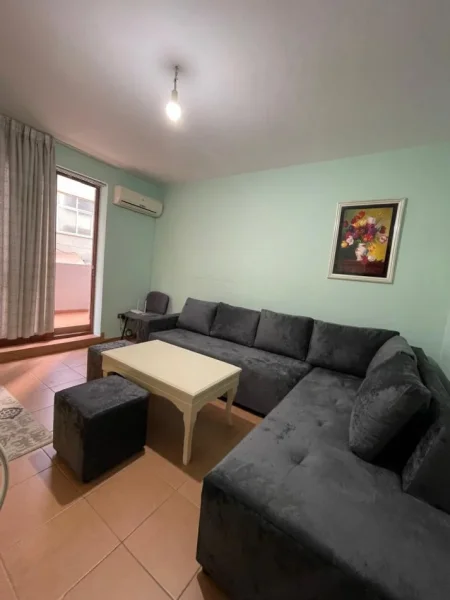Tirane, jepet me qera apartament 1+1+Ballkon Kati 2, 65 m² 700 € (rruga e durresit)