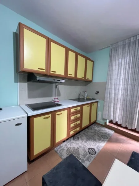 Tirane, jepet me qera apartament 1+1+Ballkon Kati 2, 65 m² 700 € (rruga e durresit)