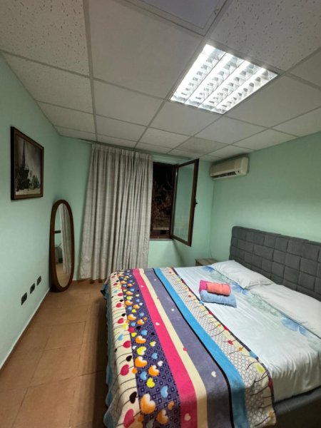 Tirane, jepet me qera apartament 1+1+Ballkon Kati 2, 65 m² 550 € (rruga e durresit)