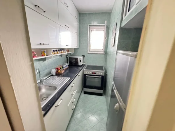 Tirane, jepet me qera apartament 2+1+Ballkon Kati 5, 60 m² 500 € (Muhamet gjollesha)