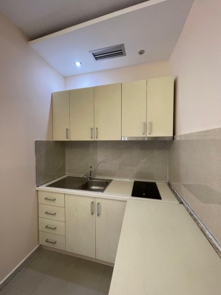 Tirane, jepet me qera apartament 1+1+Ballkon Kati 1, 65 m² 700 € (rruga e durresit)