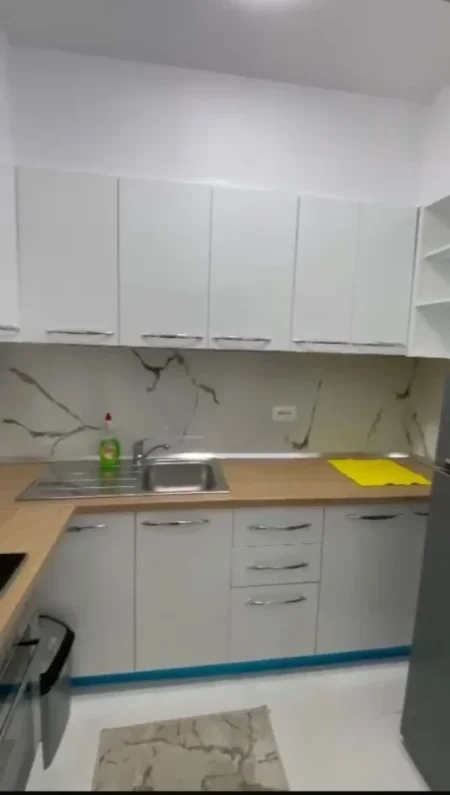 Tirane, jepet me qera apartament 2+1 Kati 1, 100 m² 800 € (rruga e durresit)