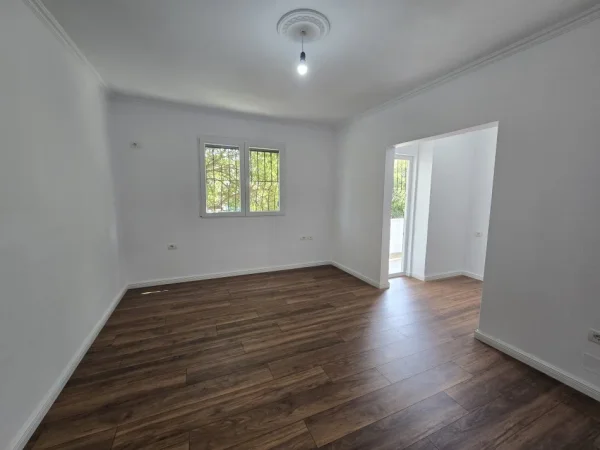 Tirane, shitet apartament 1+1 Kati 2, 122.000 € 