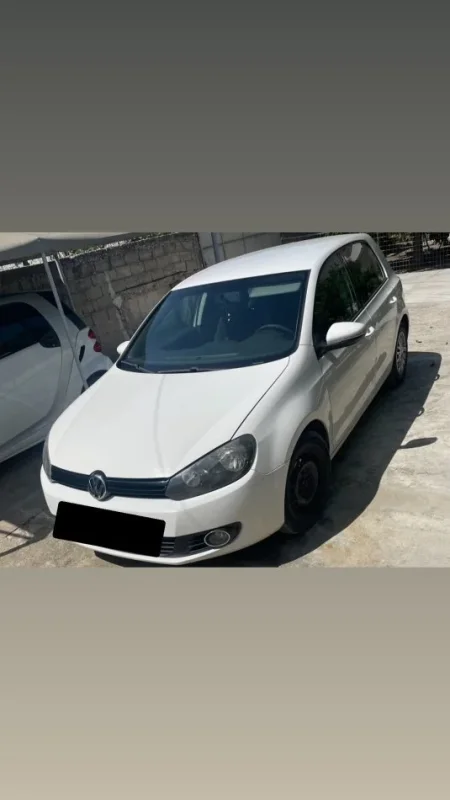 Vlore, shitet makine Golf 6 Benzin+Gaz, e bardhë manuale Klima 200.000 km 5.000 €
