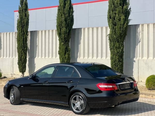 E 212 - 200 BENZINE + GAZ 👉 2011 👈 Kambio AUTOMATIKE 9.400€