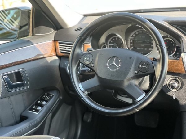 E 212 - 200 BENZINE + GAZ 👉 2011 👈 Kambio AUTOMATIKE 9.400€