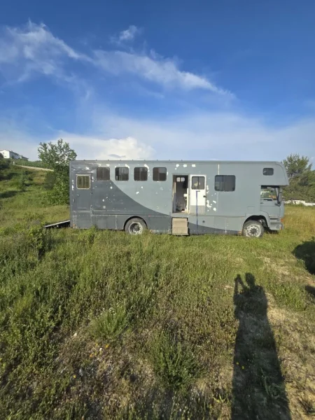 Tirane, shes Camper Daf interculer Nafte, manuale Klima 300.000 km 19.999 €