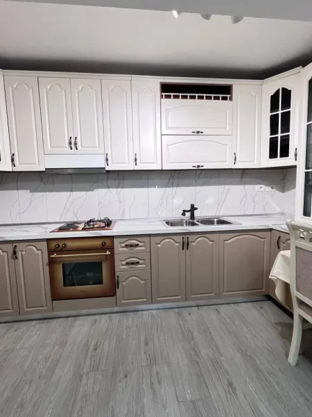Tirane, jap me qera apartament 2+1 Kati 1, 1 m² 600 € (Blloku Ambasadave)