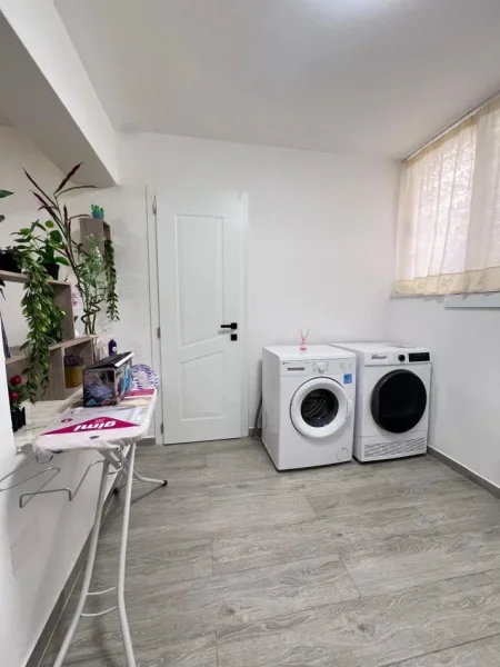 Tirane, jap me qera apartament 2+1 Kati 1, 1 m² 600 € (Blloku Ambasadave)