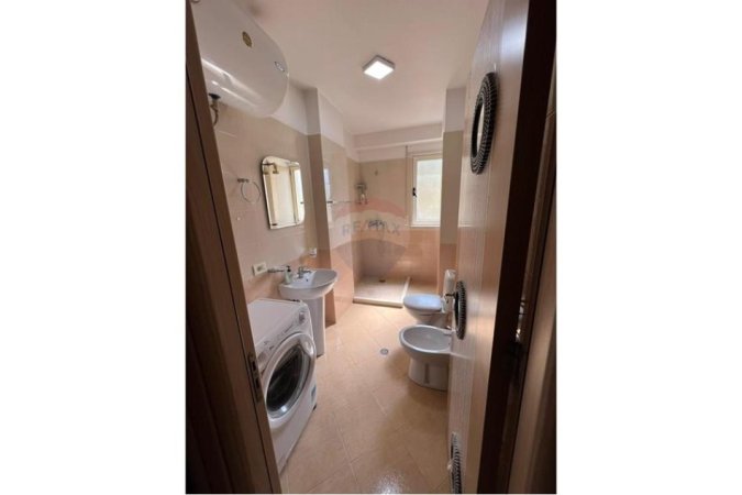 Tirane, jepet me qera 1+1+Aneks+Ballkon , 65 m² 551 € (Liqeni i thatë)