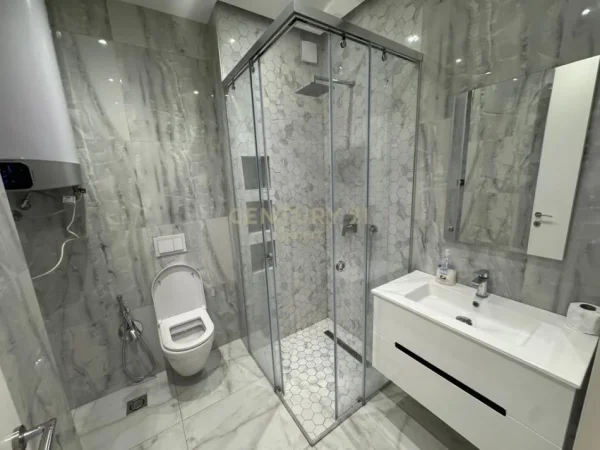 Tirane, jepet me qera apartament 2+1 Kati 5, 130 m² 1.500 € 