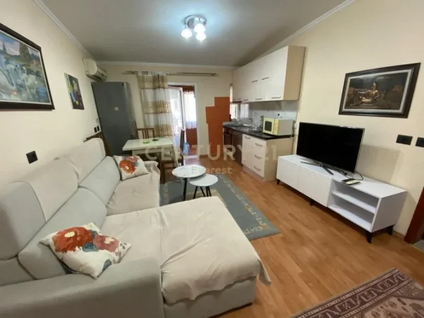 Tirane, jap me qera apartament 1+1 Kati 4, 80 m² 800 € 