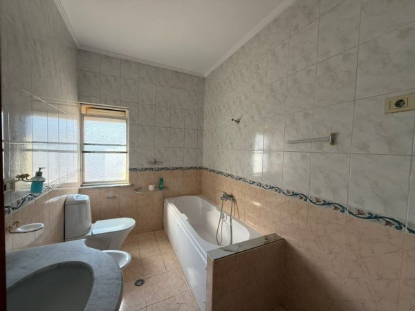 Tirane, jepet me qera apartament NE NJE SUPER ZONE 2+1+Aneks+Ballkon Kati 5, 120 m² 500 € (Prokuroria Mine Peza)