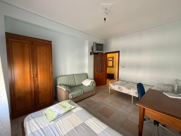 Tirane, jepet me qera apartament NE NJE SUPER ZONE 2+1+Aneks+Ballkon Kati 5, 120 m² 500 € (Prokuroria Mine Peza)