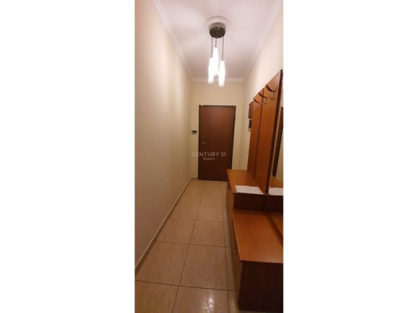 Tirane, jepet me qera apartament 2+1 Kati 4, 100 m² 750 € 
