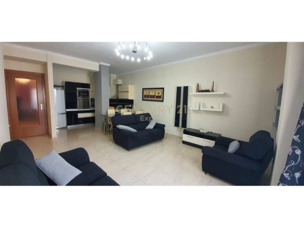 Tirane, jepet me qera apartament 2+1 Kati 4, 100 m² 750 € 