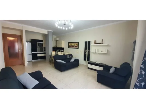 Tirane, jepet me qera apartament 2+1 Kati 4, 100 m² 750 € 