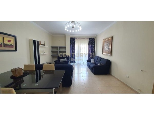 Tirane, jepet me qera apartament 2+1 Kati 4, 100 m² 750 € 