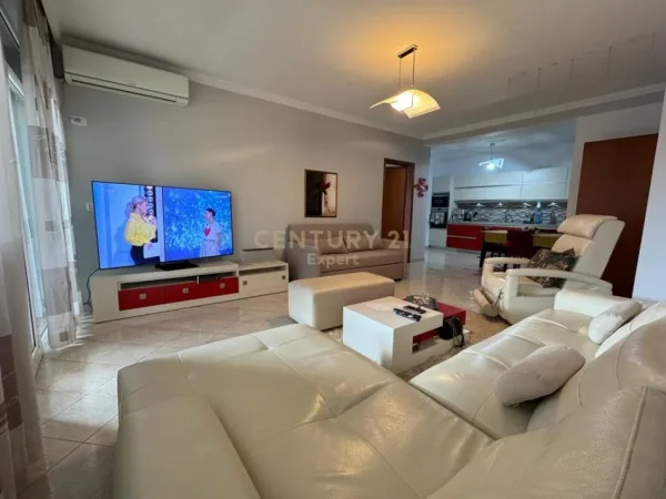 Tirane, shitet apartament 2+1 Kati 2, 121 m² 250.000 € 