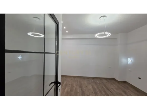 Tirane, shes apartament 2+1 Kati 3, 77 m² 192.000 € 