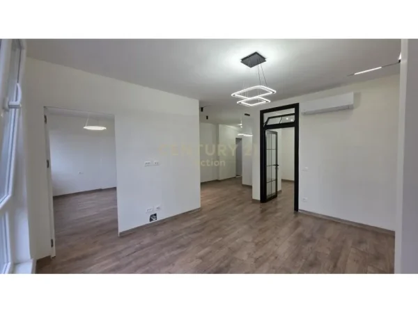Tirane, shes apartament 2+1 Kati 3, 77 m² 192.000 € 