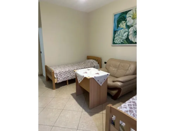 Tirane, jepet me qera apartament 2+1 Kati 4, 87 m² 650 € 