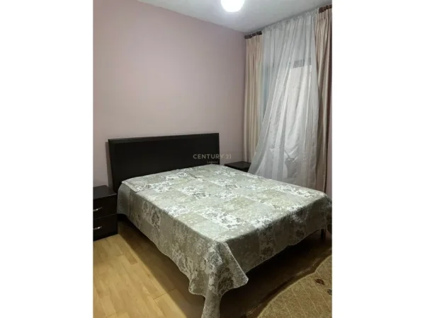 Tirane, jepet me qera apartament 2+1 Kati 4, 87 m² 650 € 
