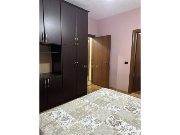 Tirane, jepet me qera apartament 2+1 Kati 4, 87 m² 650 € 
