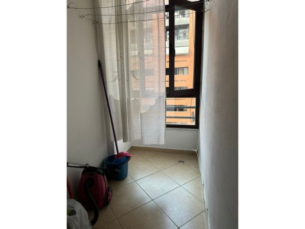 Tirane, jepet me qera apartament 2+1 Kati 4, 87 m² 650 € 