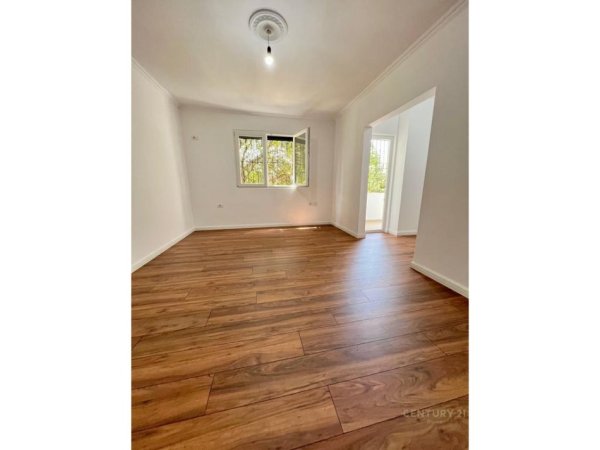 Tirane, shes apartament 1+1 Kati 2, 63 m² 122.000 € (Rruga Irfan Tomini)