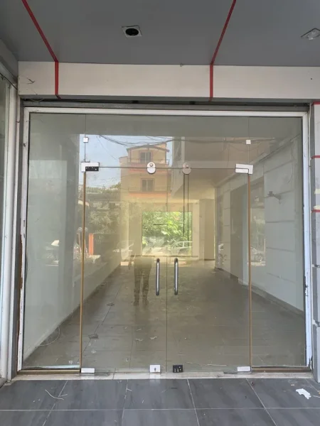 Tirane, jepet me qera ambjent biznesi Kati 0, 140 m² 340 € (Ardeno)