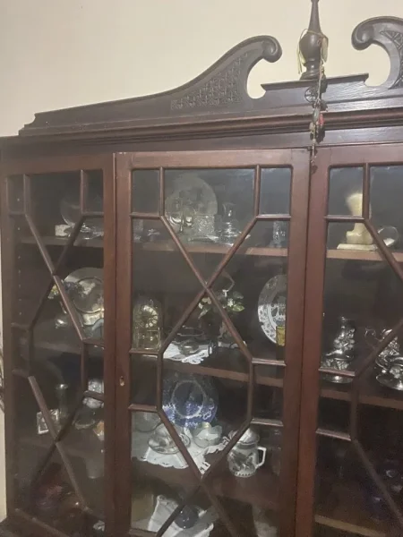 Fier, Mobilje 180 €