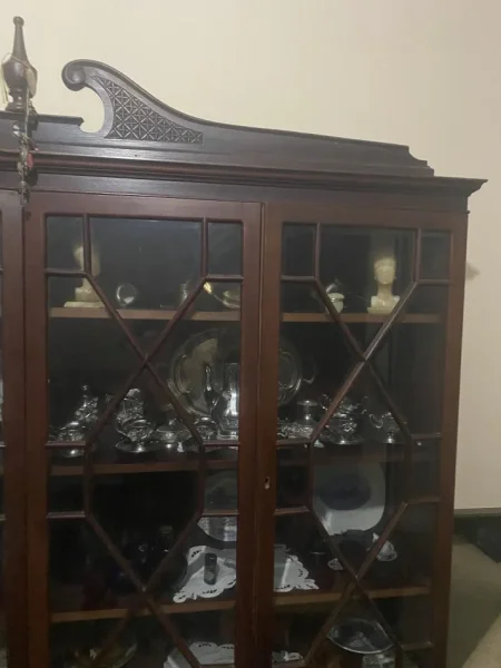 Fier, Mobilje 180 €