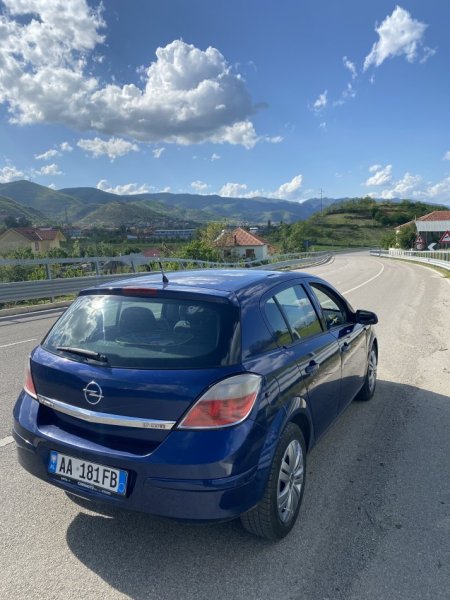 Pogradec, shitet makine Opel Astra Nafte, blu e errët manuale Kondicioner