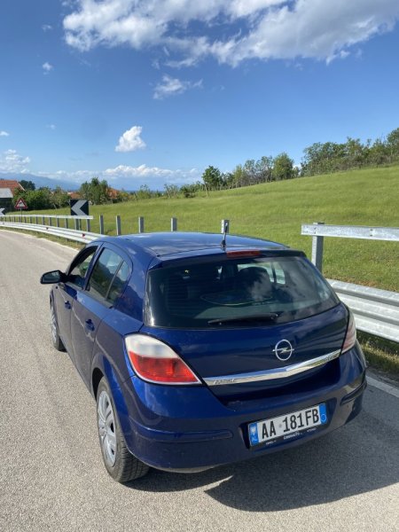 Pogradec, shitet makine Opel Astra Nafte, blu e errët manuale Kondicioner