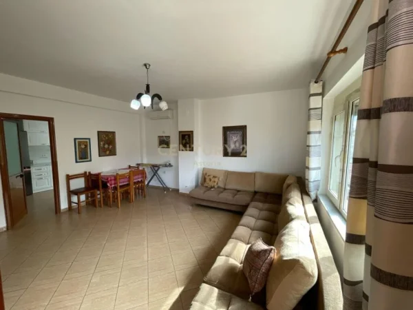 Tirane, shes Vile 3+1+Ballkon Kati 2, 268 m² 350.000 € (Rruga teodor keko)