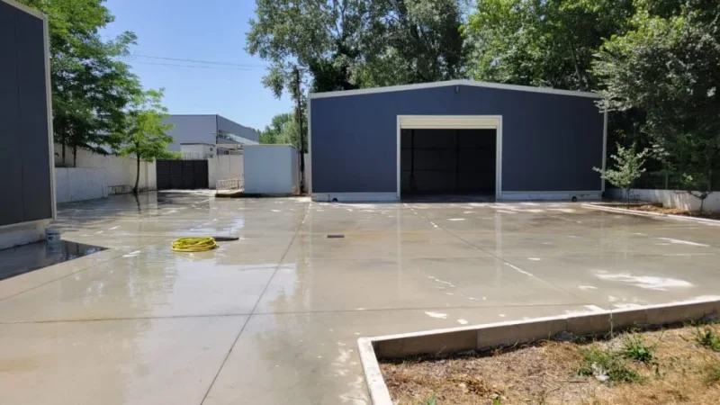 Shitet pronë pranë Aeroportit të Rinasit