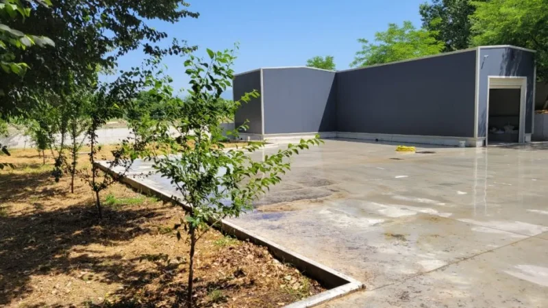 Shitet pronë pranë Aeroportit të Rinasit