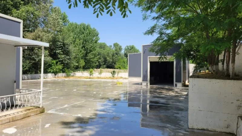 Shitet pronë pranë Aeroportit të Rinasit