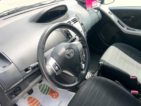 TOYOTA YARIS 1.4 NAFTE 👉 2008 👈kambio MANUALE 3.900 €