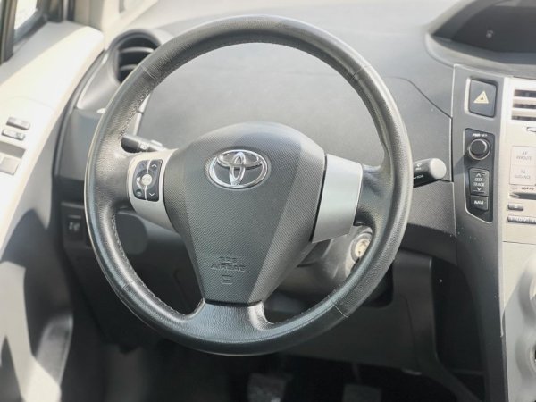 TOYOTA YARIS 1.4 NAFTE 👉 2008 👈kambio MANUALE 3.900 €