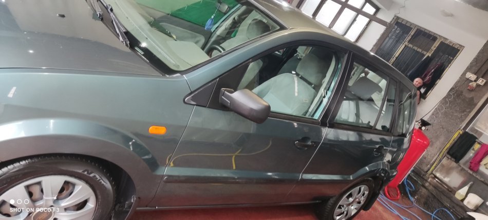 Tirane, shes makine Ford Fusion Nafte, jeshile automatik Kondicioner 220.000 km 3.200 €