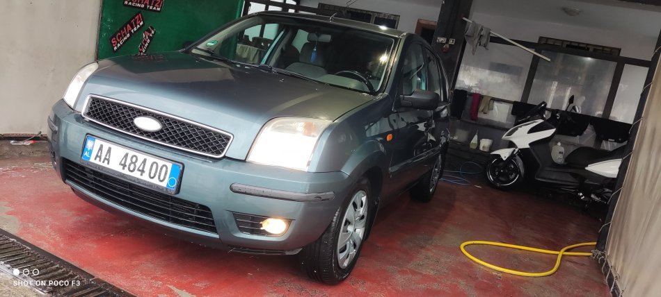 Tirane, shes makine Ford Fusion Nafte, jeshile automatik Kondicioner 220.000 km 3.200 €