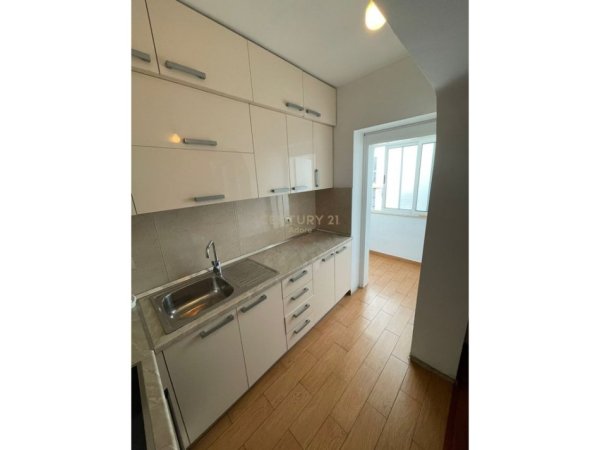 Tirane, jepet me qera apartament 2+1 Kati 4, 55 m² 450 € (Bajram Curri)