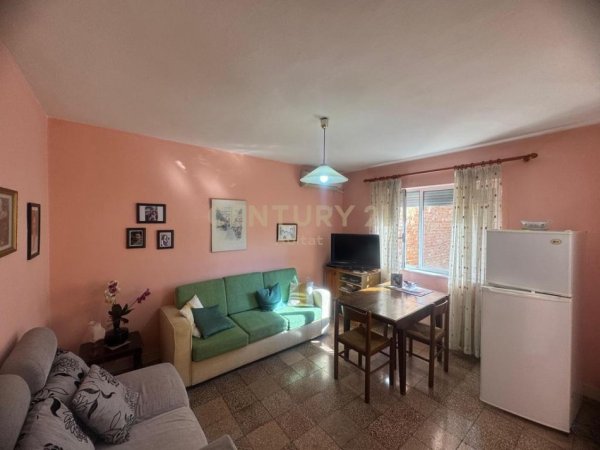 Tirane, jepet me qera apartament 3+1 Kati 2, 84 m² 550 € (Rr.e Elbasanit)